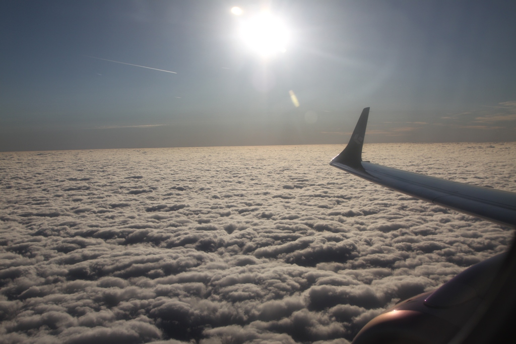 In volo sul mare di nubi